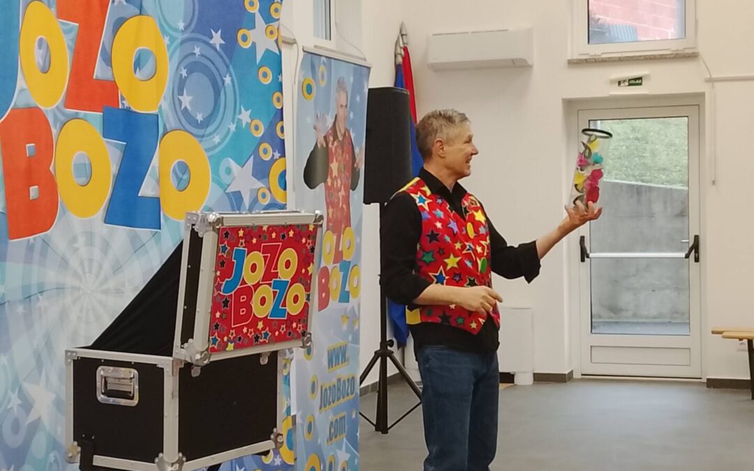 Mađioničarska predstava “Čarobna zemlja Poštovanzanija”